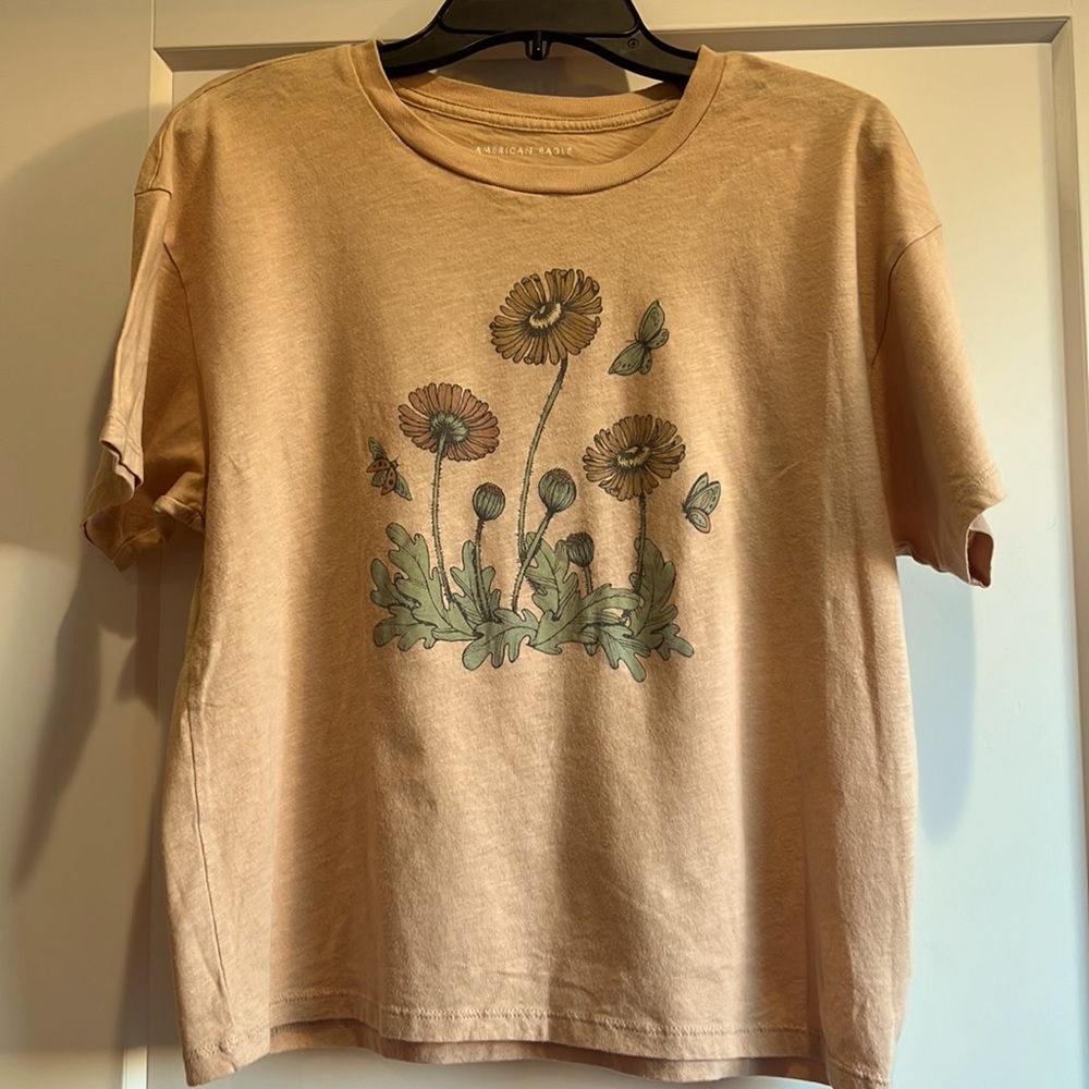 XSmall short sleeve cropped salmon tee. American Eagle